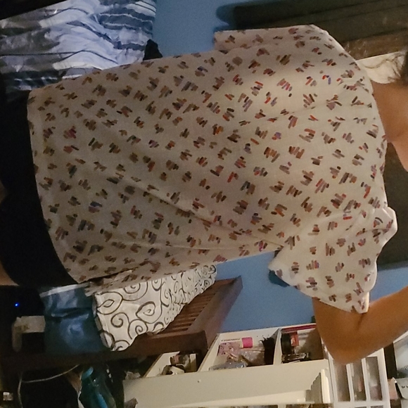 White & pattern blouse - Picture 6 of 6